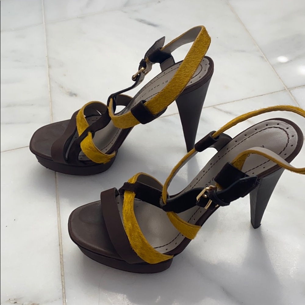 🎉HP🎉 Designer Pumps! - Picture 5 of 9